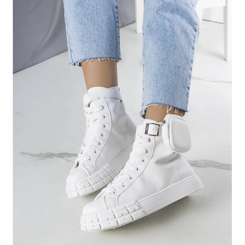 Bottines blanches avec sachet Willie 1