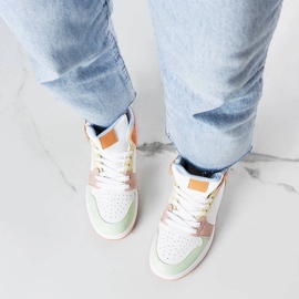 Baskets oranges de Kari blanche 1