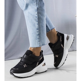 Baskets noires sur une semelle Elsie massive 1