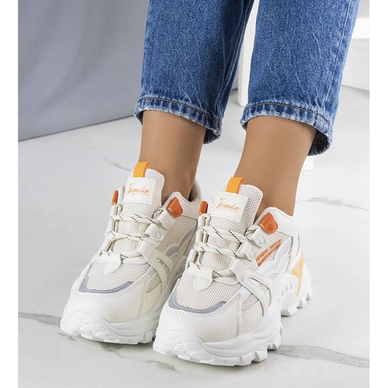 Baskets beige opale avec empiècements fluo 1