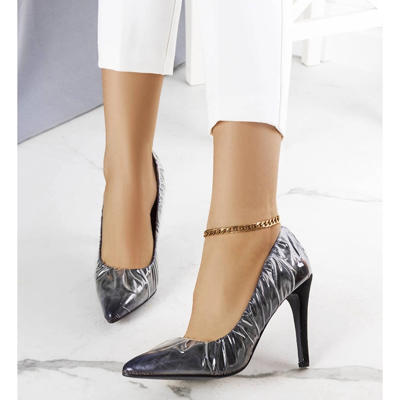 Talons noirs recouverts de feuille Erika le noir 1