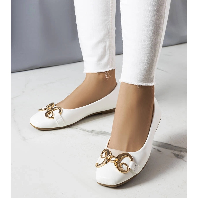 Ballerines blanches à bout carré de Shawn 1