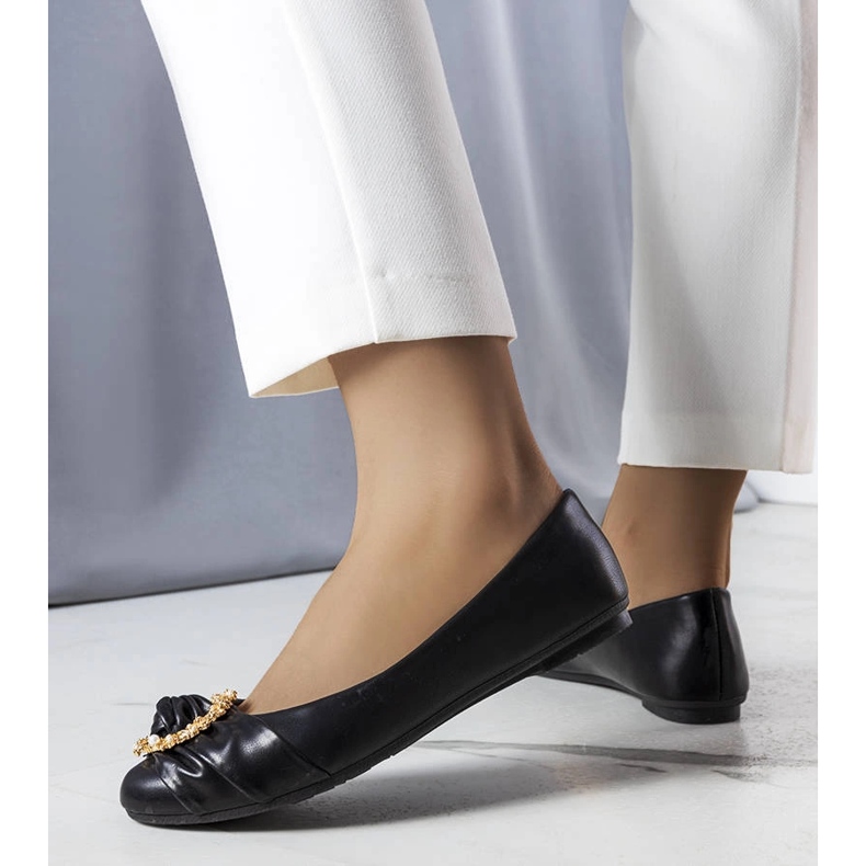 Ballerines noires à ornements dorés Antoinette 1