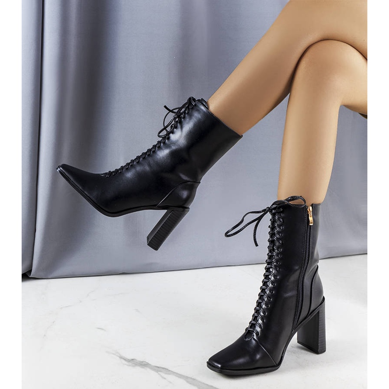 Bottines noires avec une cravate Jenny le noir 1