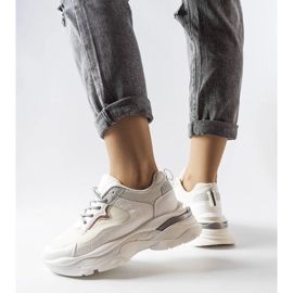 Baskets blanches ornées de paillettes de Beatrice 1 Baskets blanches ornées de paillettes de Beatrice 1