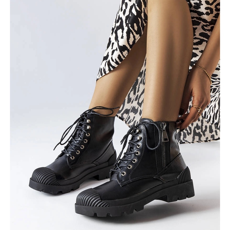 Ouvrières de la coquille noire des femmes 1