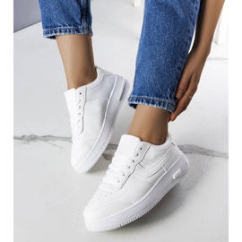 BM Baskets blanches sur semelle épaisse de Kim 1