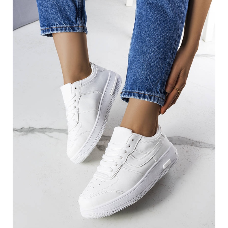 BM Baskets blanches sur semelle épaisse de Kim 1