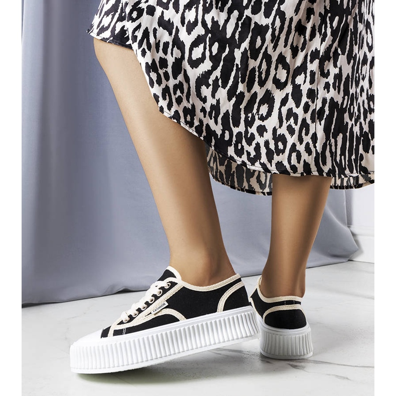 PA1 Baskets à plateforme noires de Connie 1