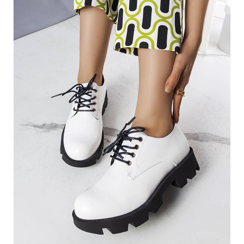 Chaussures blanches Joséphine à semelle massive 1