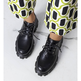 Chaussures noires à semelle massive de Lynn 1