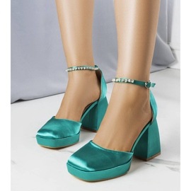 Escarpins verts ornés de strass de chez Jodi 1