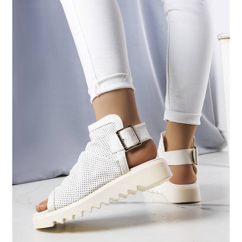 PA1 Sandales blanches ajourées Beulah 1