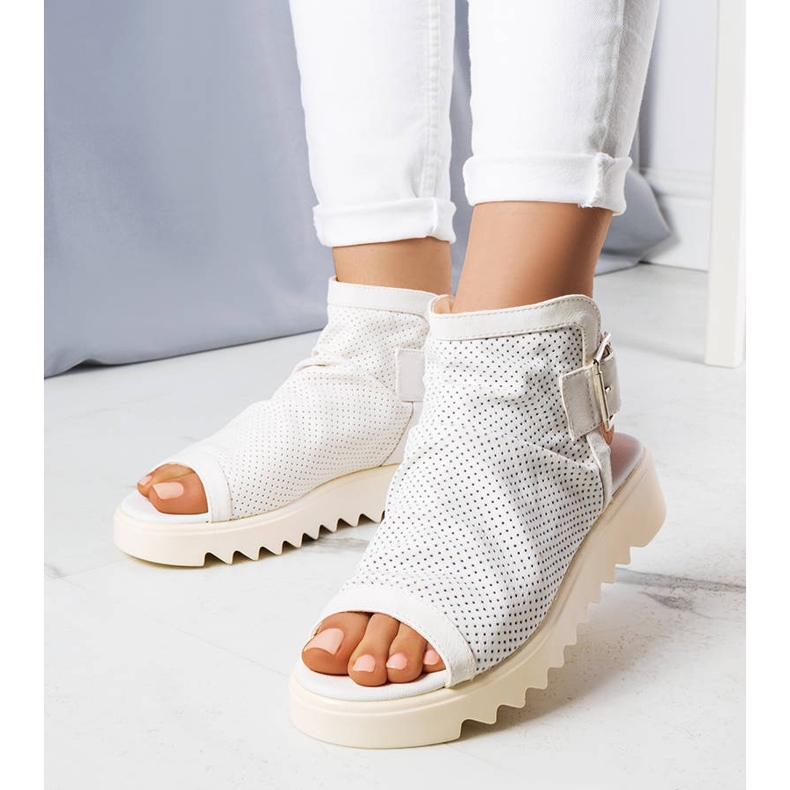 PA1 Sandales blanches ajourées Beulah 2