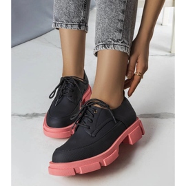 Chaussures noires à semelle massive de Kay 1