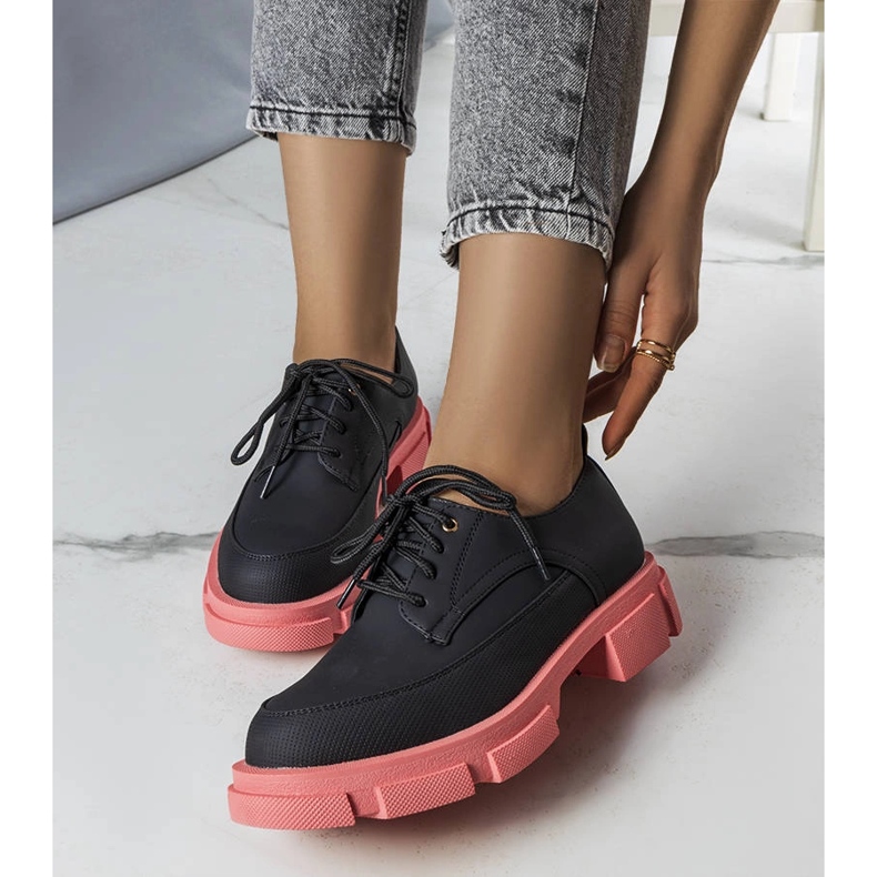 Chaussures noires à semelle massive de Kay le noir 1