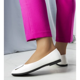Ballerines blanches à boucle Sheller 1