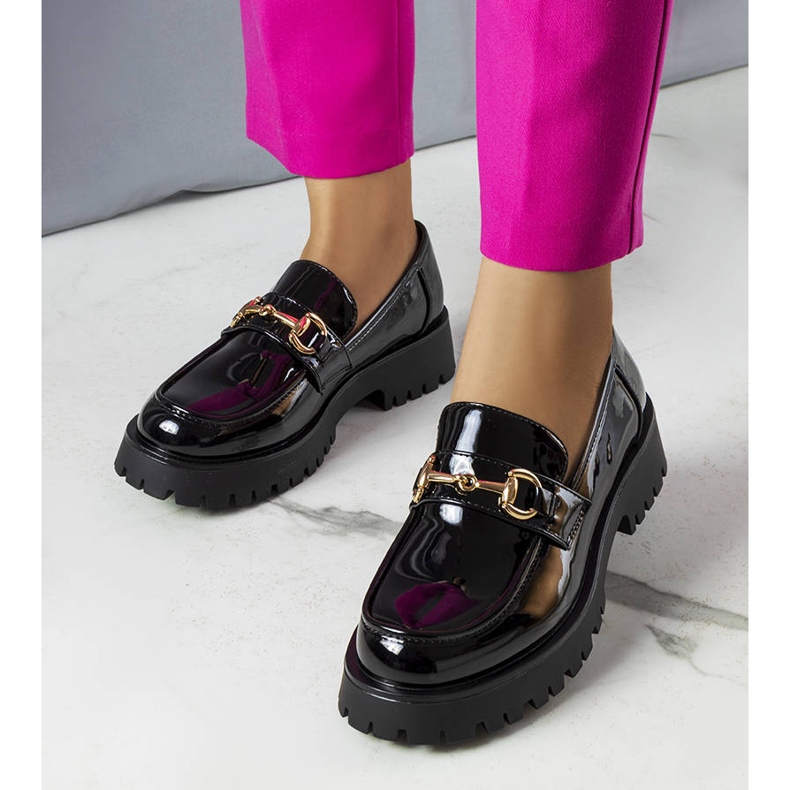 Chaussures laquées noires de Simard le noir 1