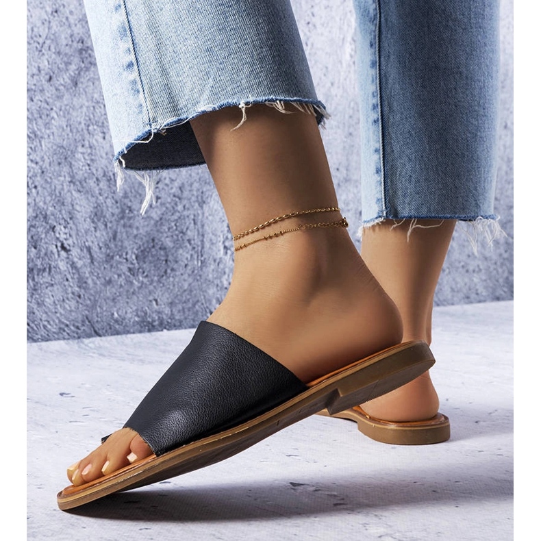 Babouches noires à dessus irrégulier de Latourelle 1