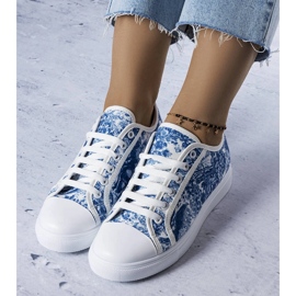 Baskets en textile blanc et bleu Aucoin 1