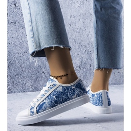 Baskets en textile blanc et bleu Aucoin blanche 2