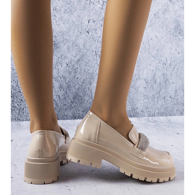 Richelieus laqués beiges avec zircons cubiques de Mouss 1