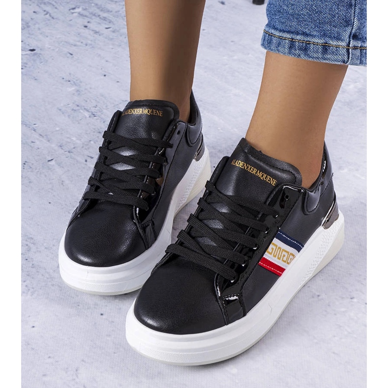 Chaussures noires à empiècements vernis d'Annot 1