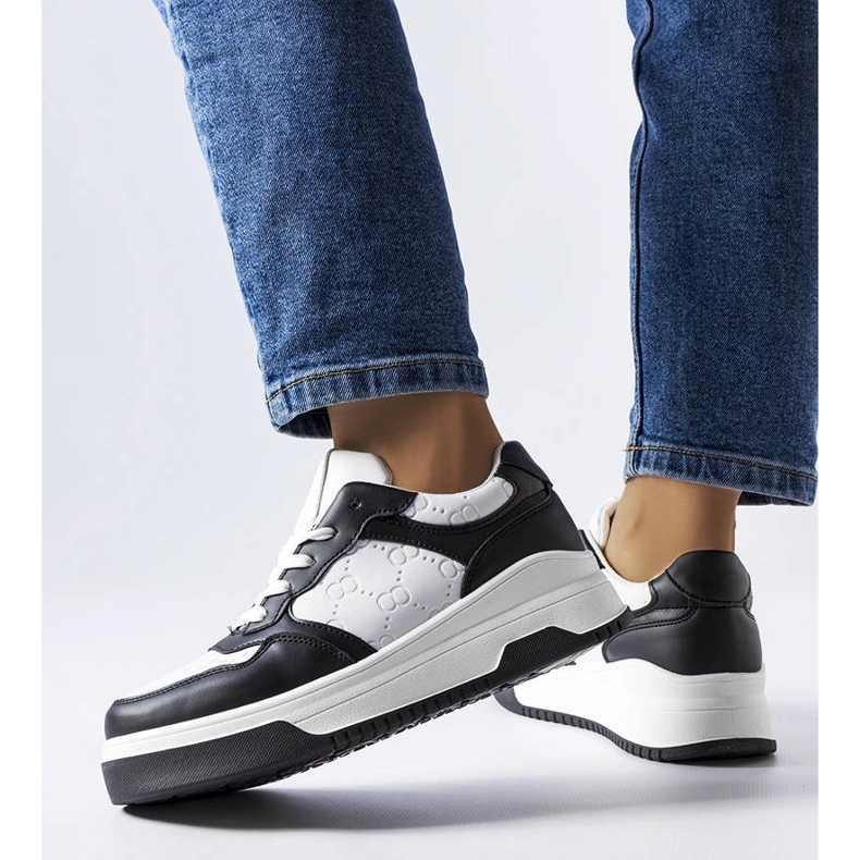 Baskets noires ornées du gaufrage Paré le noir 1