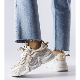 Baskets spectaculaires beiges de Desforges 1 Baskets spectaculaires beiges de Desforges 1