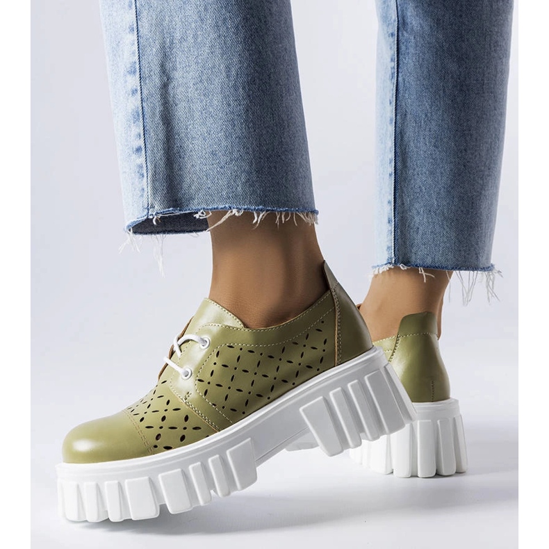 Chaussures massives ajourées vertes Camus 1
