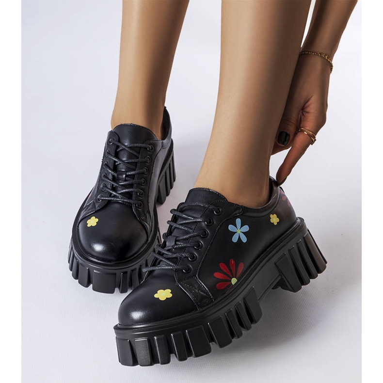 Richelieus noirs ornés de fleurs Gémeaux 1