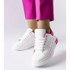 Baskets blanches avec un accent rose de Davisson 2