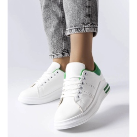 Baskets blanches avec un accent vert de Davisson 2