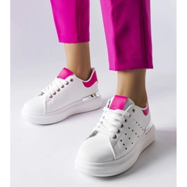 Baskets blanches avec perforation Chalut colorée 1