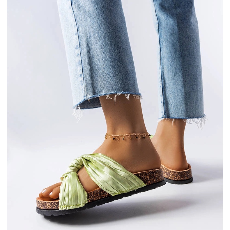 Babouches vertes décorées de tissu Fresne 1