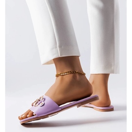 Claquettes élégantes violettes avec chaîne de Corbin 1 Claquettes élégantes violettes avec chaîne de Corbin 1