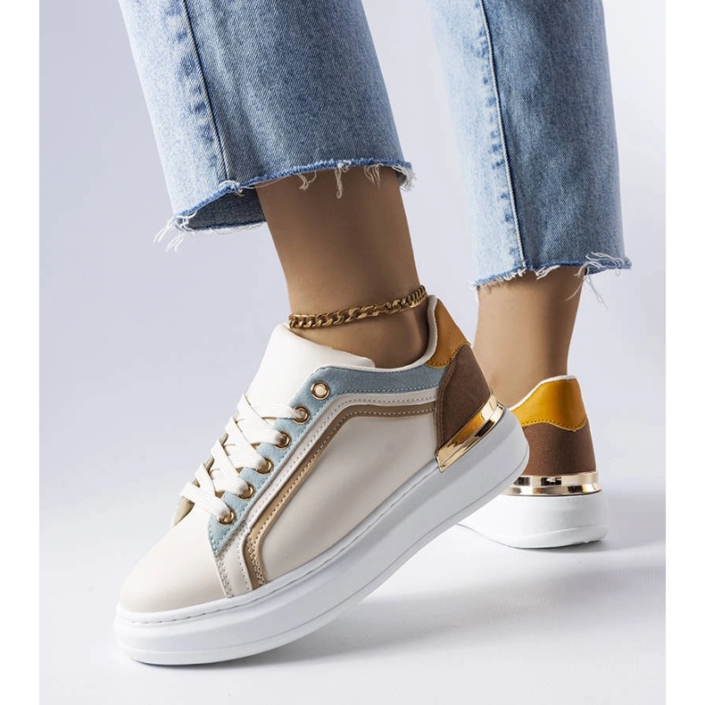 Baskets beiges à semelle épaisse de Soucy 1