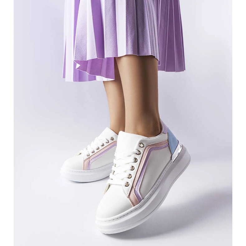 Baskets blanches à semelle épaisse de Soucy 1