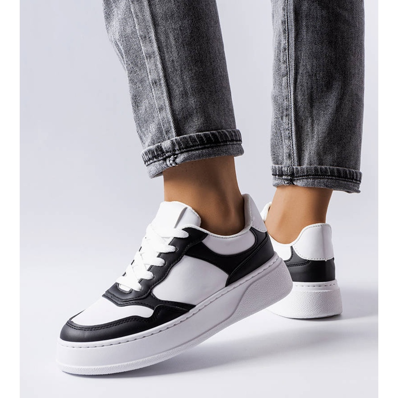 Bottes noires et blanches avec une semelle plus épaisse de Baron 1