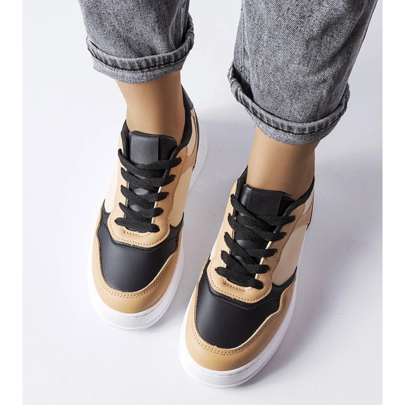 Bottines noires et beiges à semelle plus épaisse de chez Baron 1