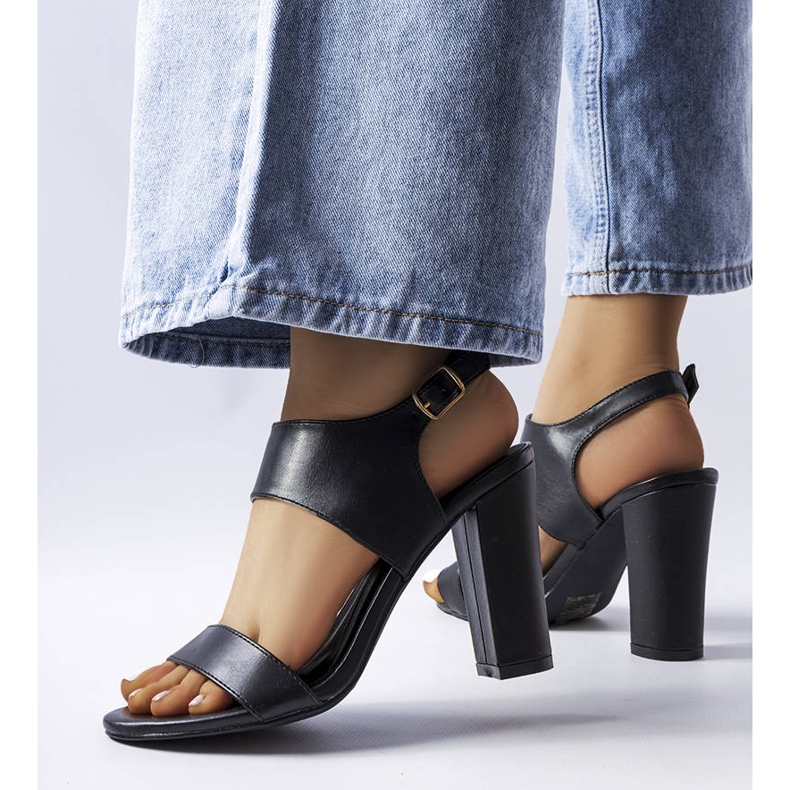 Les sandales noires à talons de Rachelle 1