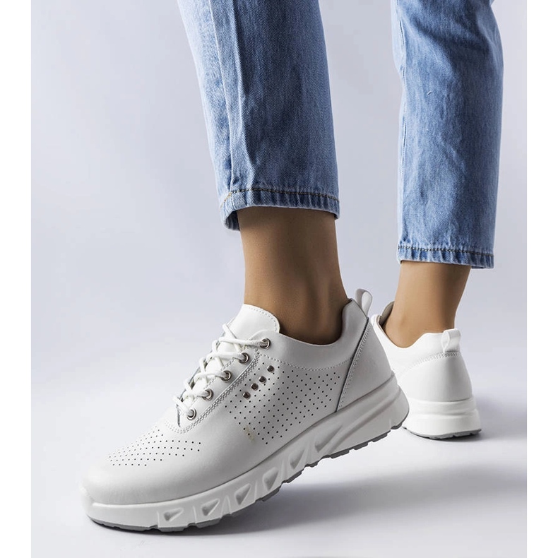 Evento Escarpins en cuir ajouré blanc Brodeur blanche 1