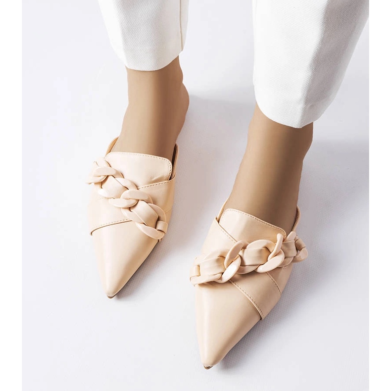 Sandales élégantes beiges avec chaîne Patenaude 1