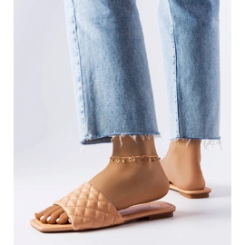 Pantoufles élégantes roses avec matelassage de Labrie 2 Pantoufles élégantes roses avec matelassage de Labrie 2