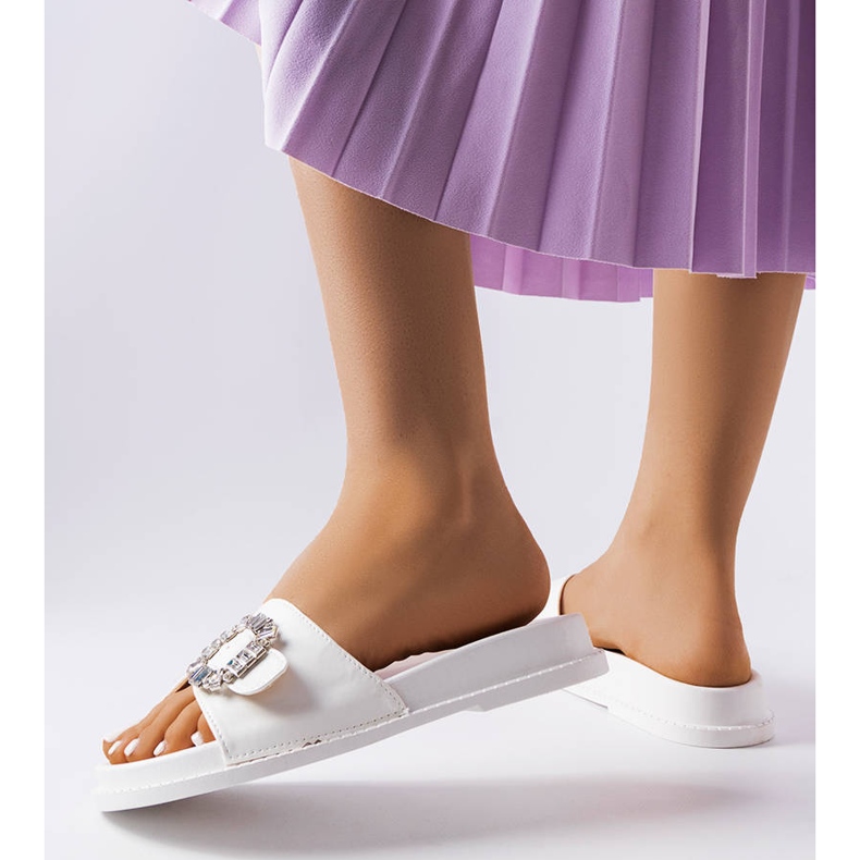 Claquettes blanches ornées de strass Griegsvei 1 Claquettes blanches ornées de strass Griegsvei 1