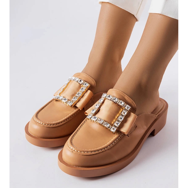 Claquettes marron à bout intégré de Columbus brun 1 Claquettes marron à bout intégré de Columbus brun 1