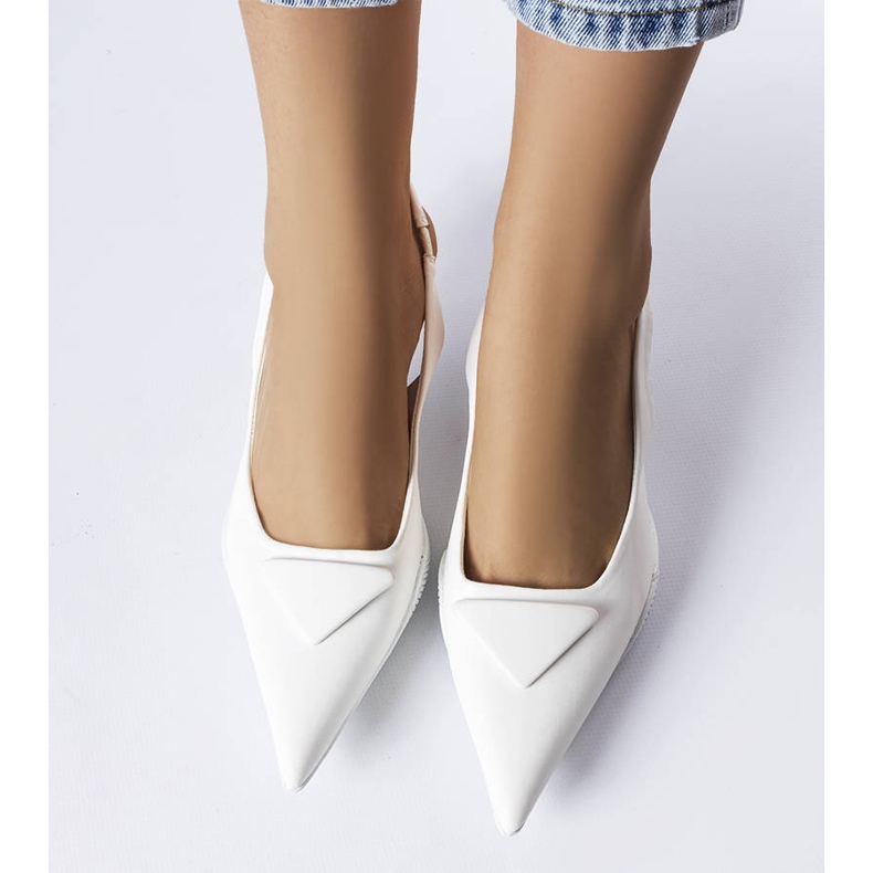 Sandales blanches à petit talon Labonté 1