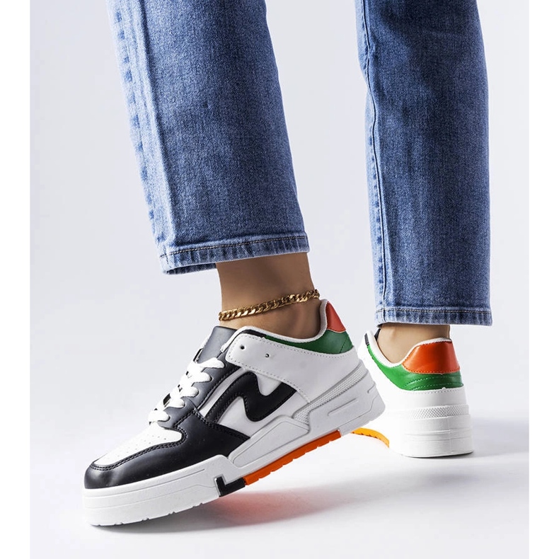 Bottes noires et blanches avec une semelle plus épaisse de Harter le noir 1