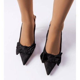 Épingles noires avec un noeud d'Olengo le noir 2