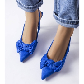 Épingles bleues avec un noeud d'Olengo 2